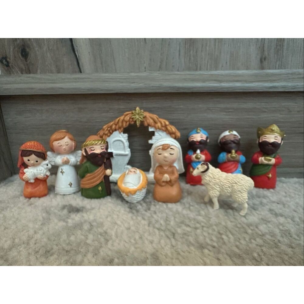 Vintage Nativity Set Christmas Figurines – 10 Piece Hand Painted Ceramic Set